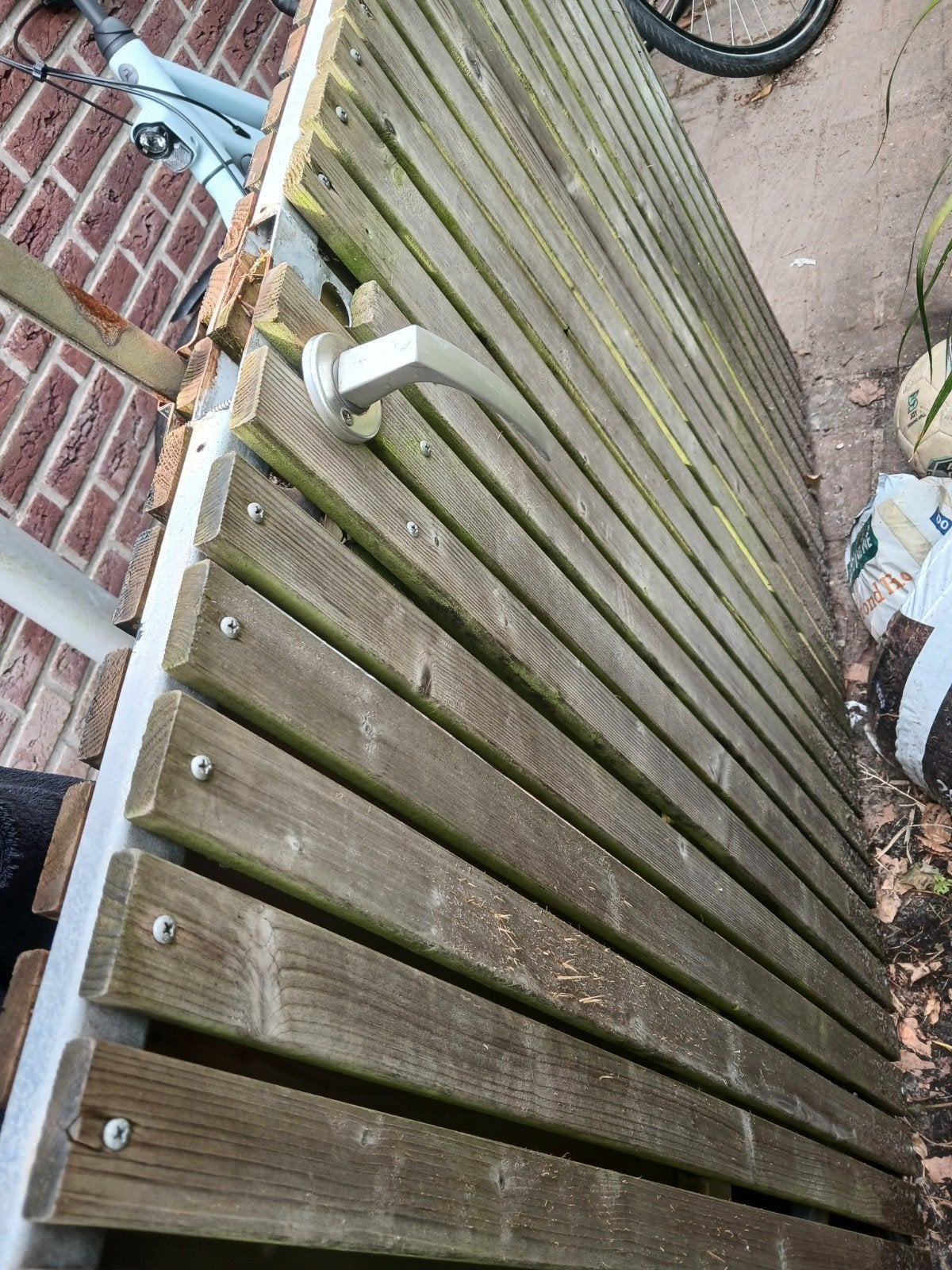 Houten schuttingdeur met metalen frame, Minder dan 3 meter, Ophalen of Verzenden, Hout, 1 tot 2 meter