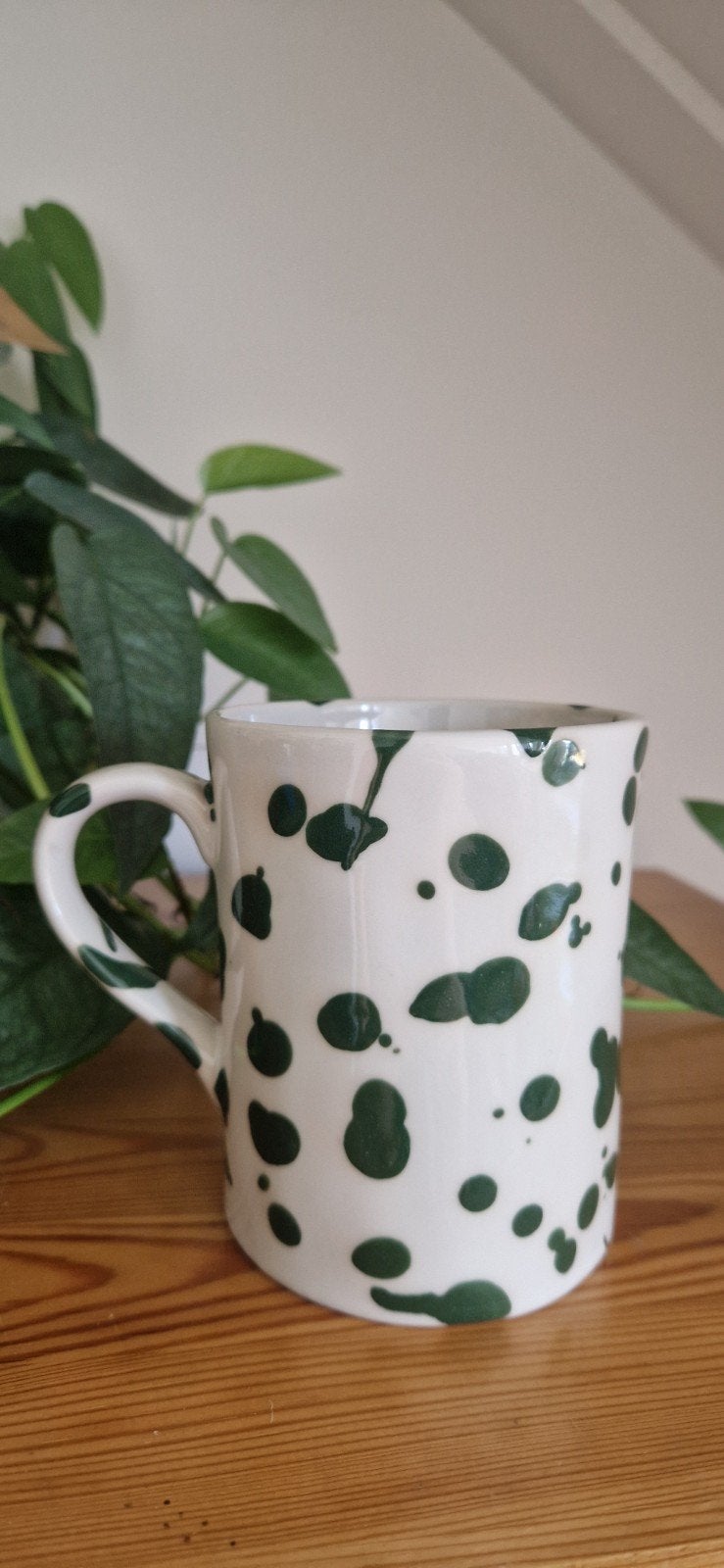H&M Home Beker met Groene Spetters - Zo goed als nieuw, Huis en Inrichting, Ophalen of Verzenden, Zo goed als nieuw, Steen/keramiek