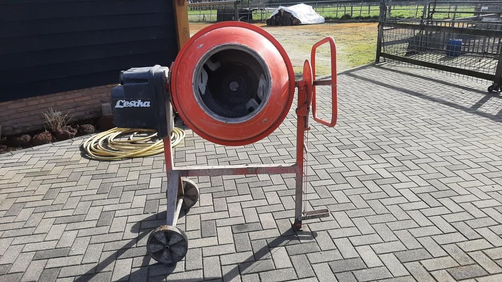 Betonmolen in zeer goede staat, Ophalen, Zo goed als nieuw