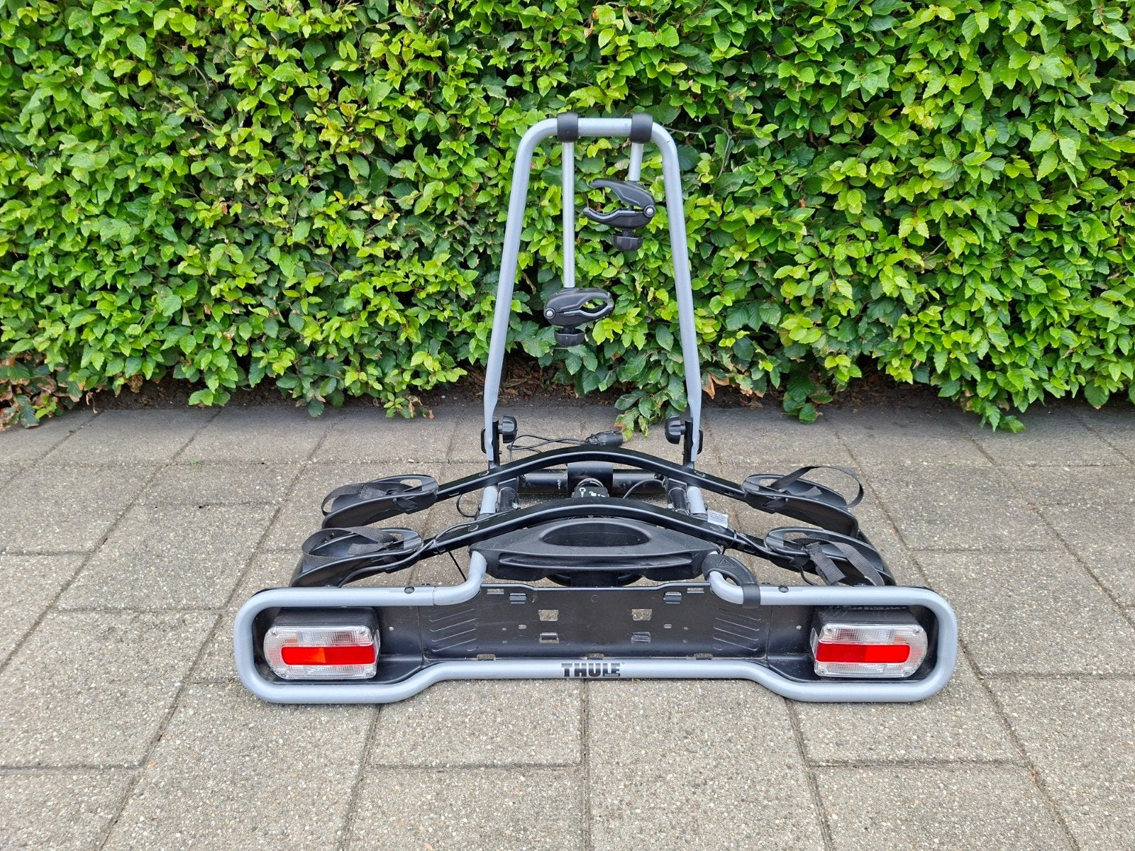 Thule fietsendrager voor 2 fietsen. Kantelbaar en inklapbaar, Auto diversen, Fietsendragers, Ophalen, Elektrische fiets, Zo goed als nieuw