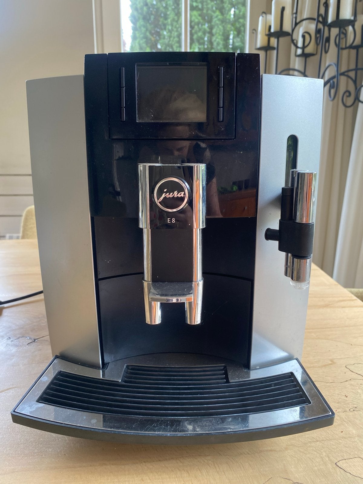 Jura E8 Koffiemachine - Zo goed als nieuw, Witgoed en Apparatuur, Koffiezetapparaten, Ophalen, Afneembaar waterreservoir, 10 kopjes of meer