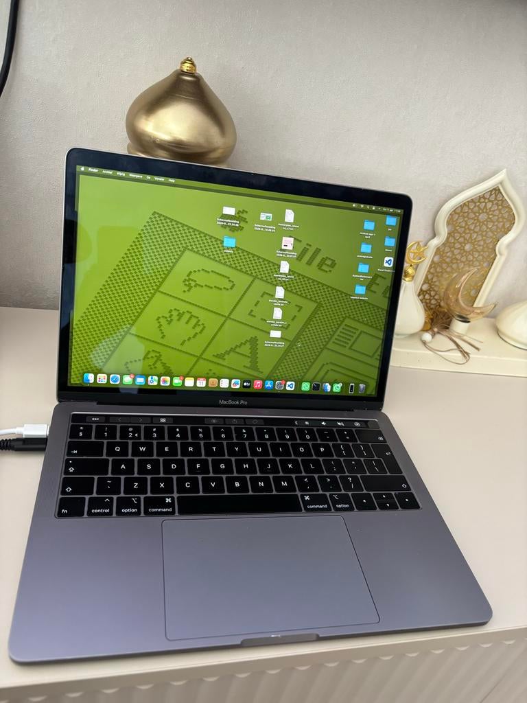 MacBook Pro 2019 met Touch Bar, MacBook Pro, Qwerty, 8 GB, 13 inch