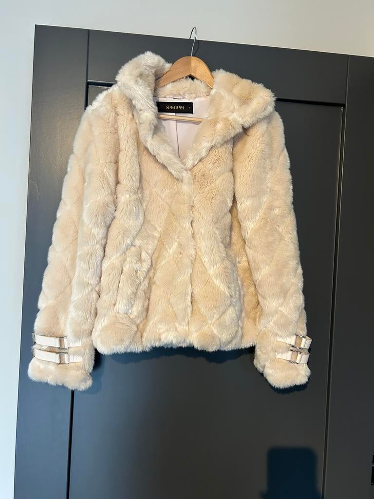 Leuke korte (nep)bontjas van Supertrash maat 38 te koop, Verzenden, Zo goed als nieuw, Maat 38/40 (M), Beige