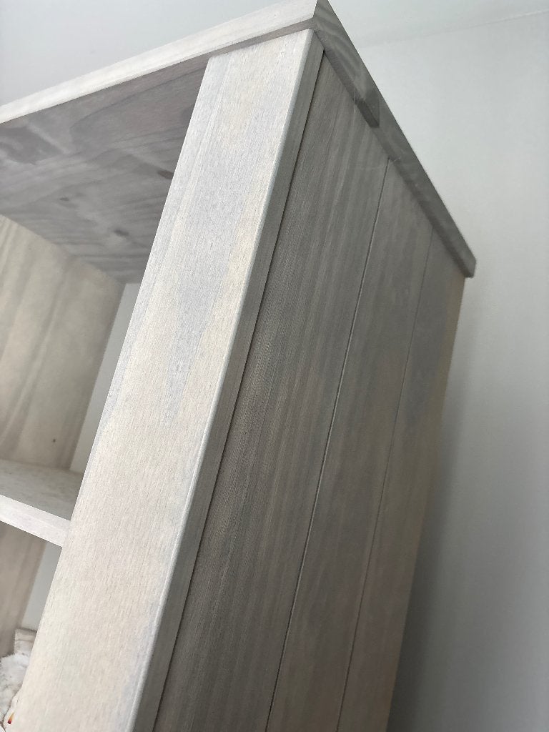 Foto 5 van Houten boekenkast met diepe lade
