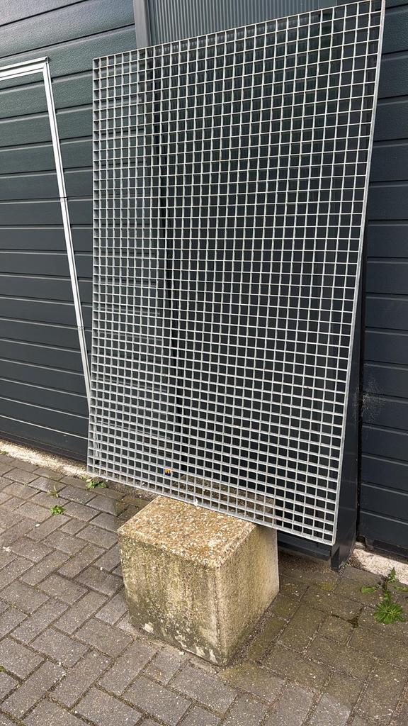 Stabag verzinkte persroosters 1500x100mm (4 stuks), Ophalen, Zo goed als nieuw