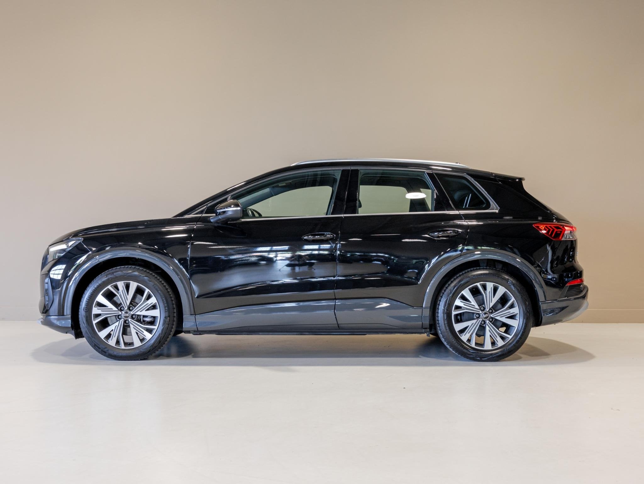 Audi Q4 e-tron 35 Launch edition 55 kWh SOH 89% 170pk / Pano, Auto's, Automaat, Dealer onderhouden, Achterwielaandrijving, Gebruikt