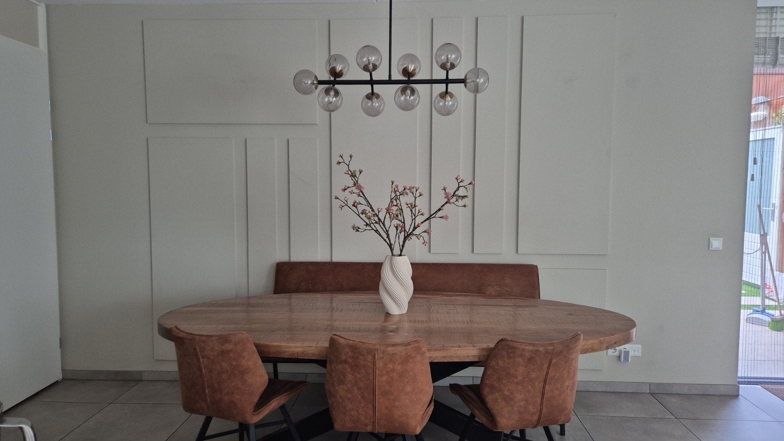 Ovale eettafel met bank en stoelen, Ophalen, 100 tot 150 cm, 200 cm of meer, Zo goed als nieuw