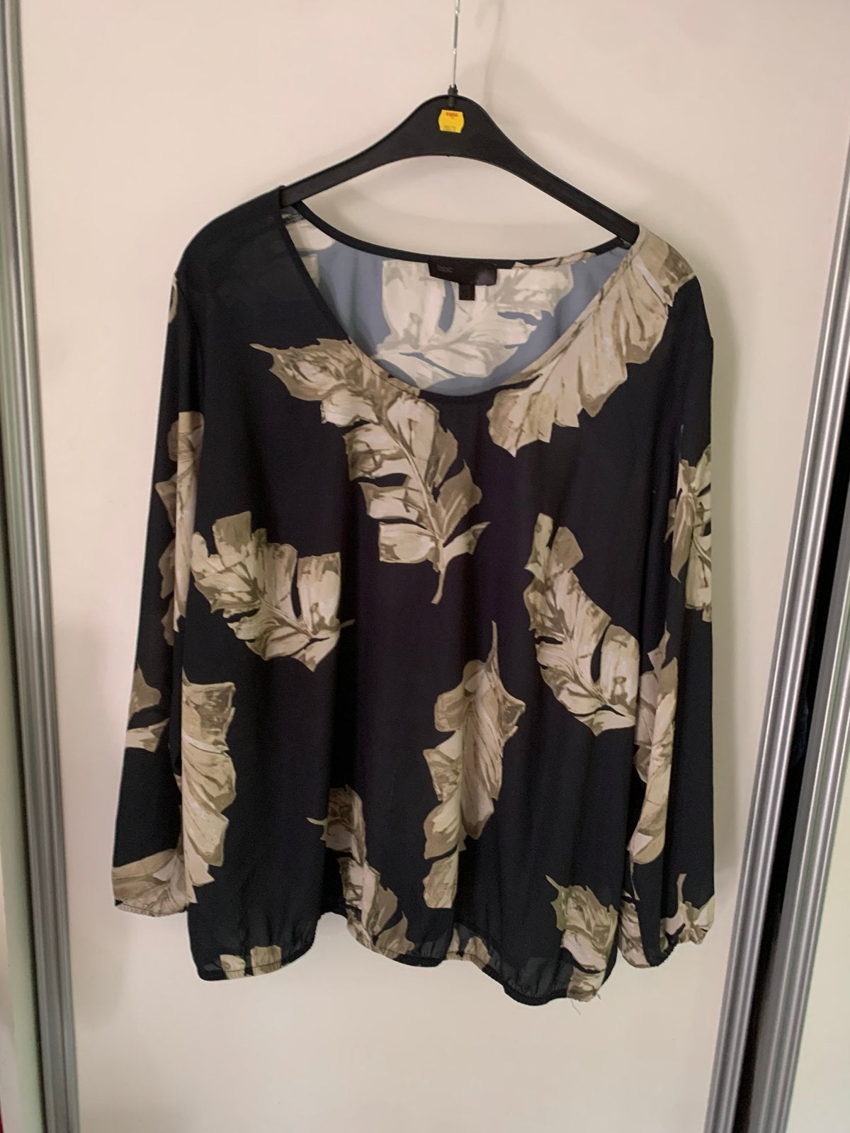 Blouse zwart met bladprint - Maat XXXL BPC, Kleding | Dames, Ophalen of Verzenden, Zo goed als nieuw, Maat 46/48 (XL) of groter