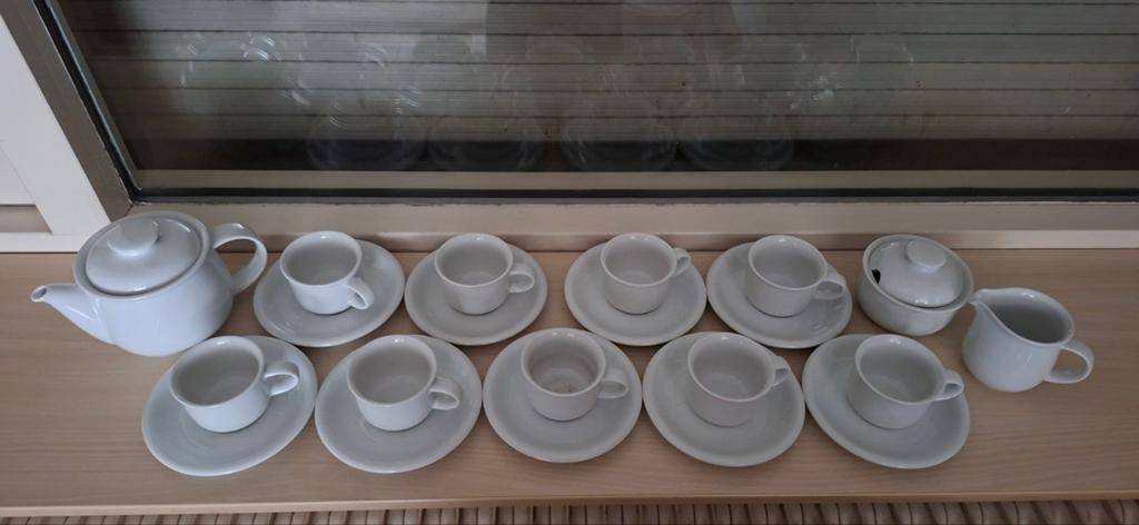 Arzberg Koffie/Theeservies - Wit Porselein, Gebruikt, Ophalen of Verzenden, Effen, Porselein