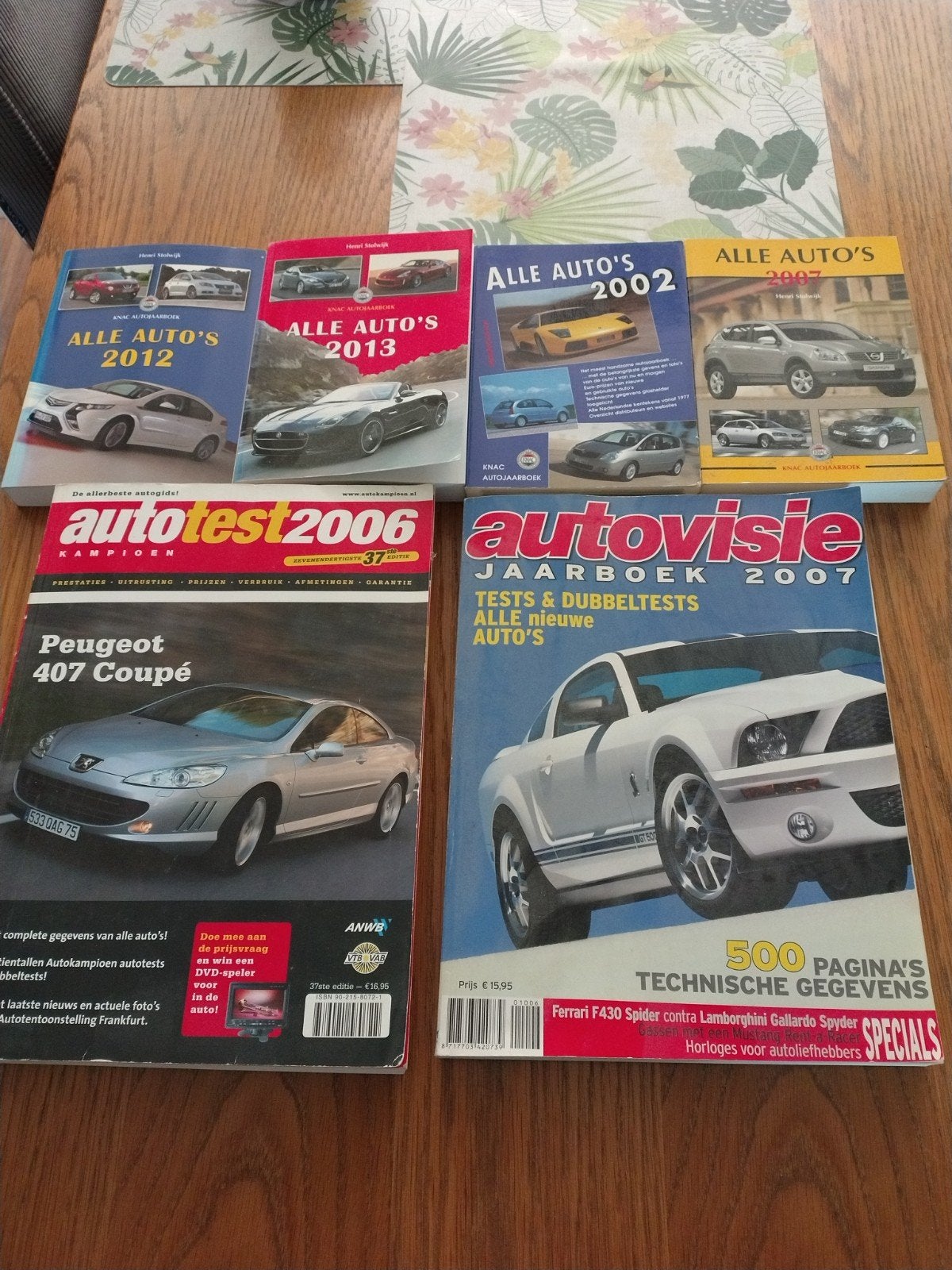 6 auto jaarboeken, Ophalen, Zo goed als nieuw, Algemeen