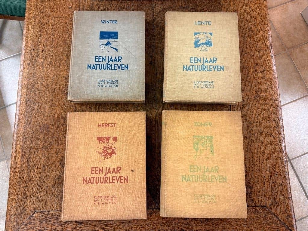 Een jaar natuurleven set van 4 boeken, Antiek en Kunst, Antiek | Boeken en Bijbels, Ophalen
