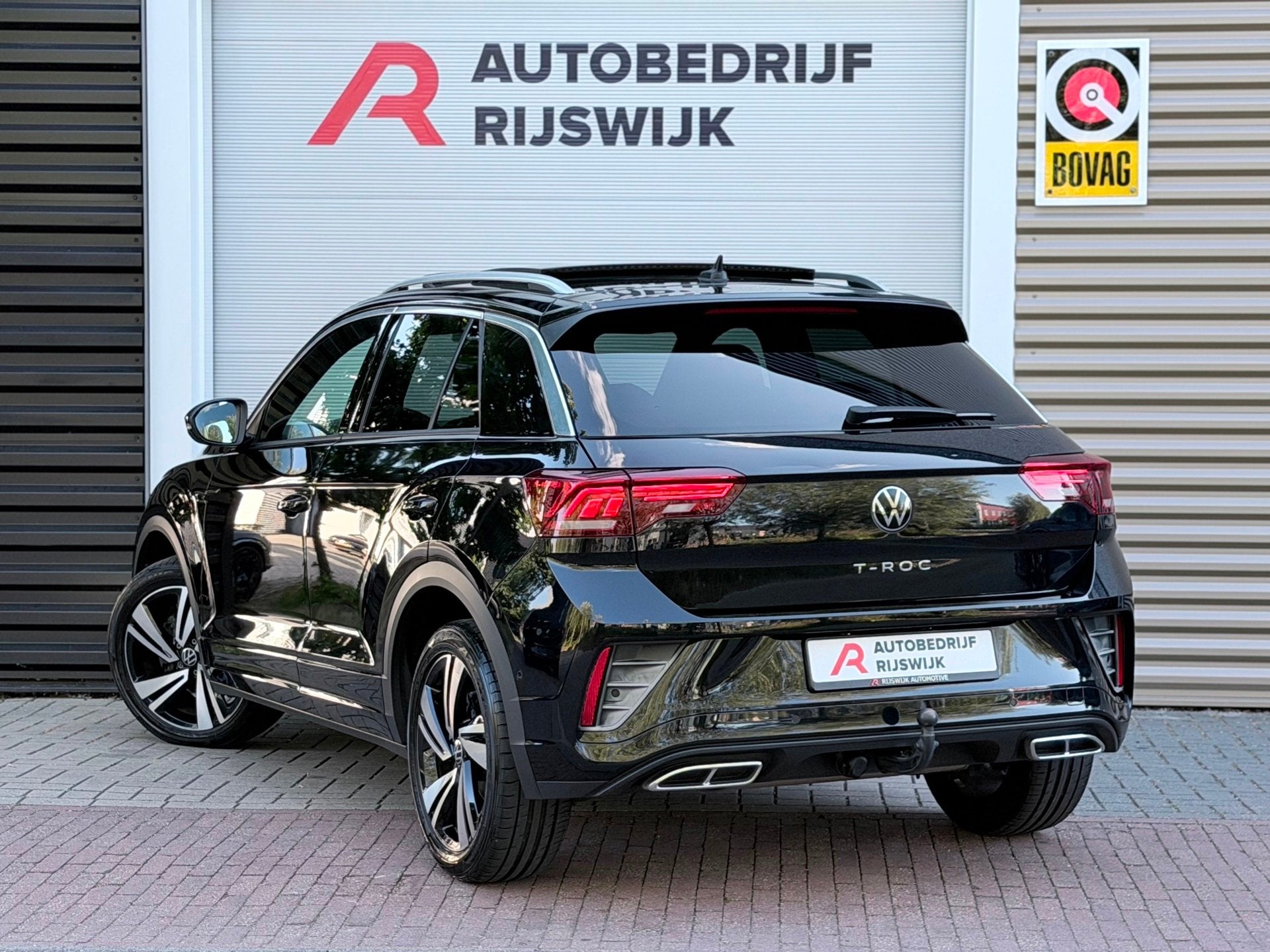 Volkswagen T-ROC 1.5 TSI 3x R-Line Pano/Camera/Acc, 12 maanden, Euro 6, 4 cilinders, Zwart