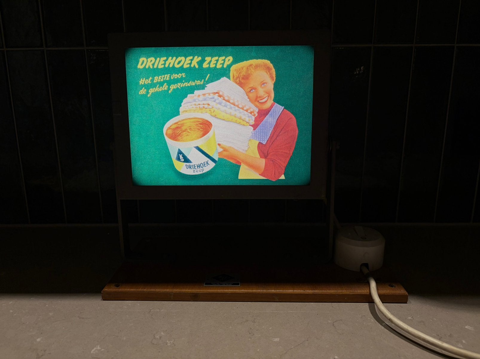 Oud KS driehoek groene zeep lichtbakje met huisvrouw en was, Ophalen, Gebruikt, Lichtbak of (neon) lamp