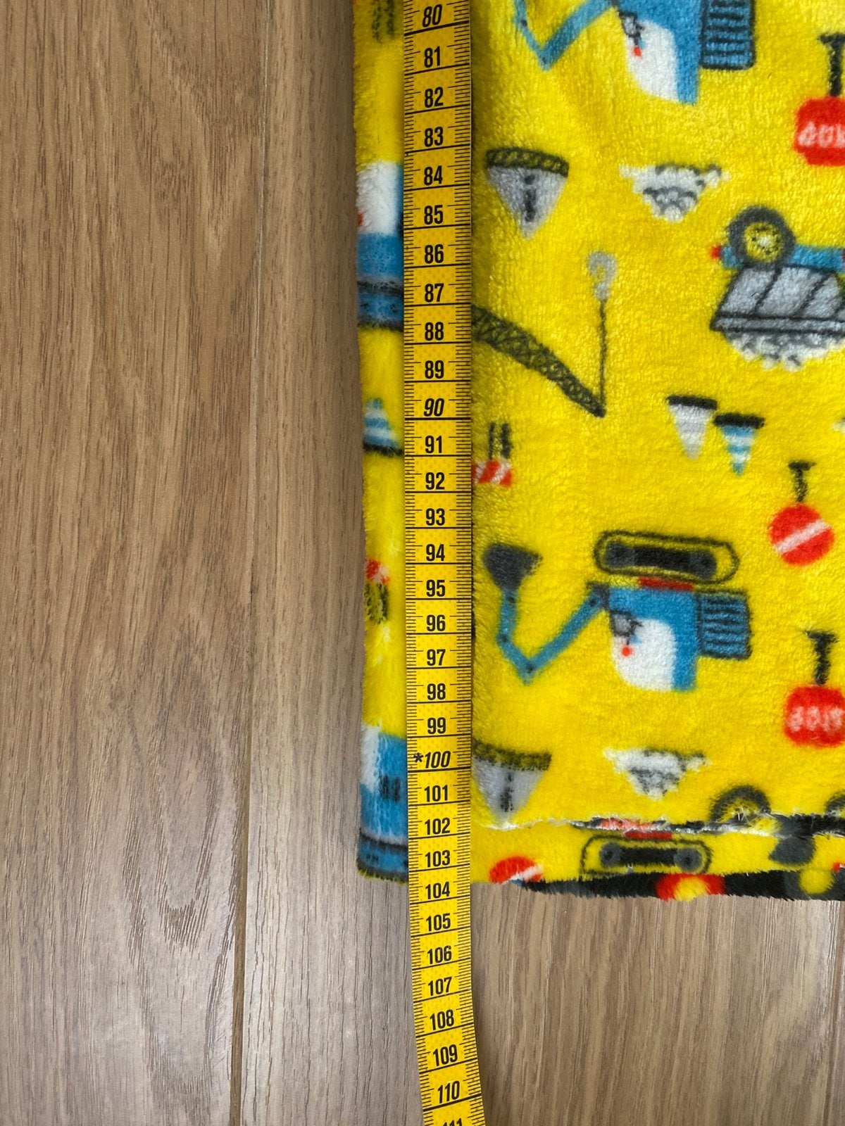 Foto 4 van Wellness fleece geel met constructie voertuigen