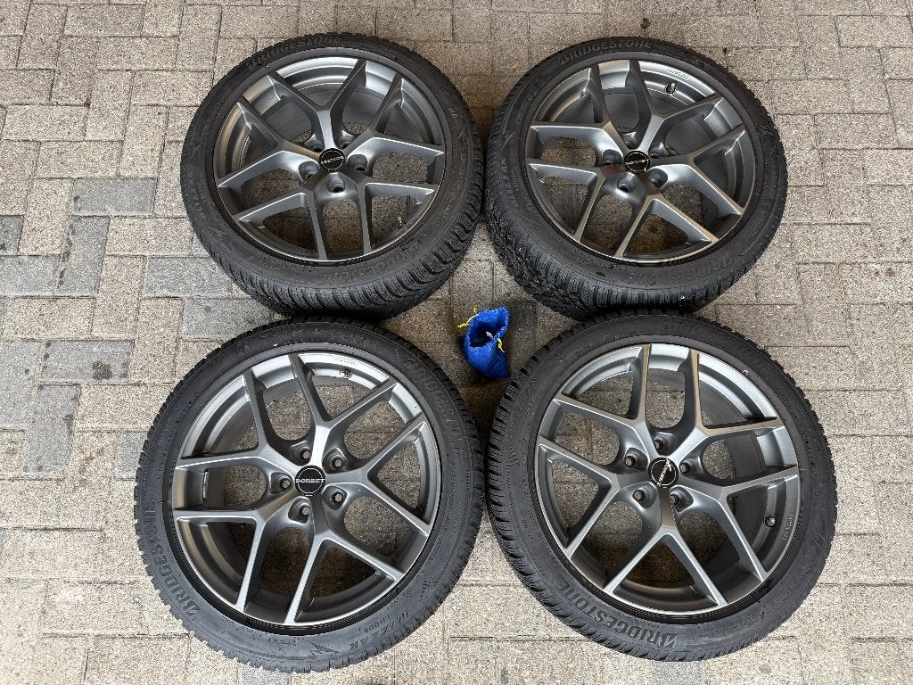 Winterbanden Cupra Formentor 235-45-18 Bridgestone 6.5 -7 MM, Ophalen, 18 inch, Gebruikt, Winterbanden