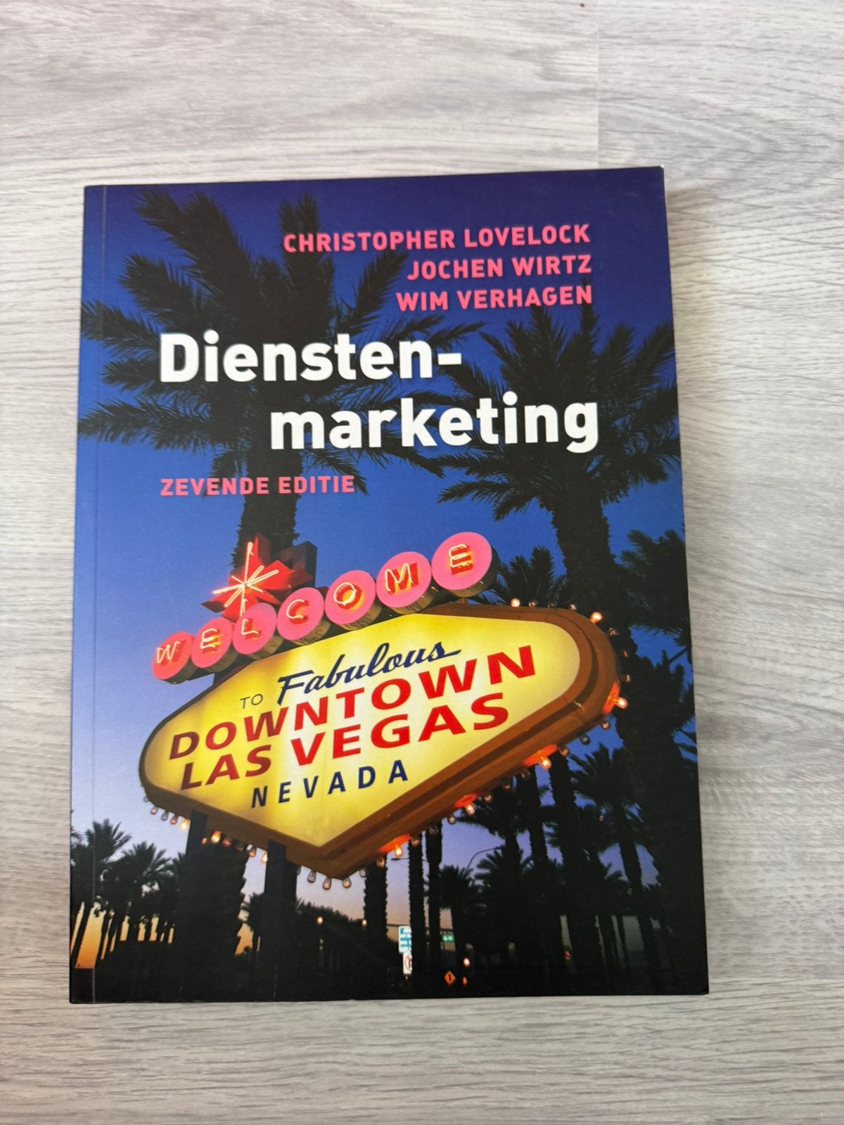 Boek ‘Dienstenmarketing’, Ophalen of Verzenden, Zo goed als nieuw, Management