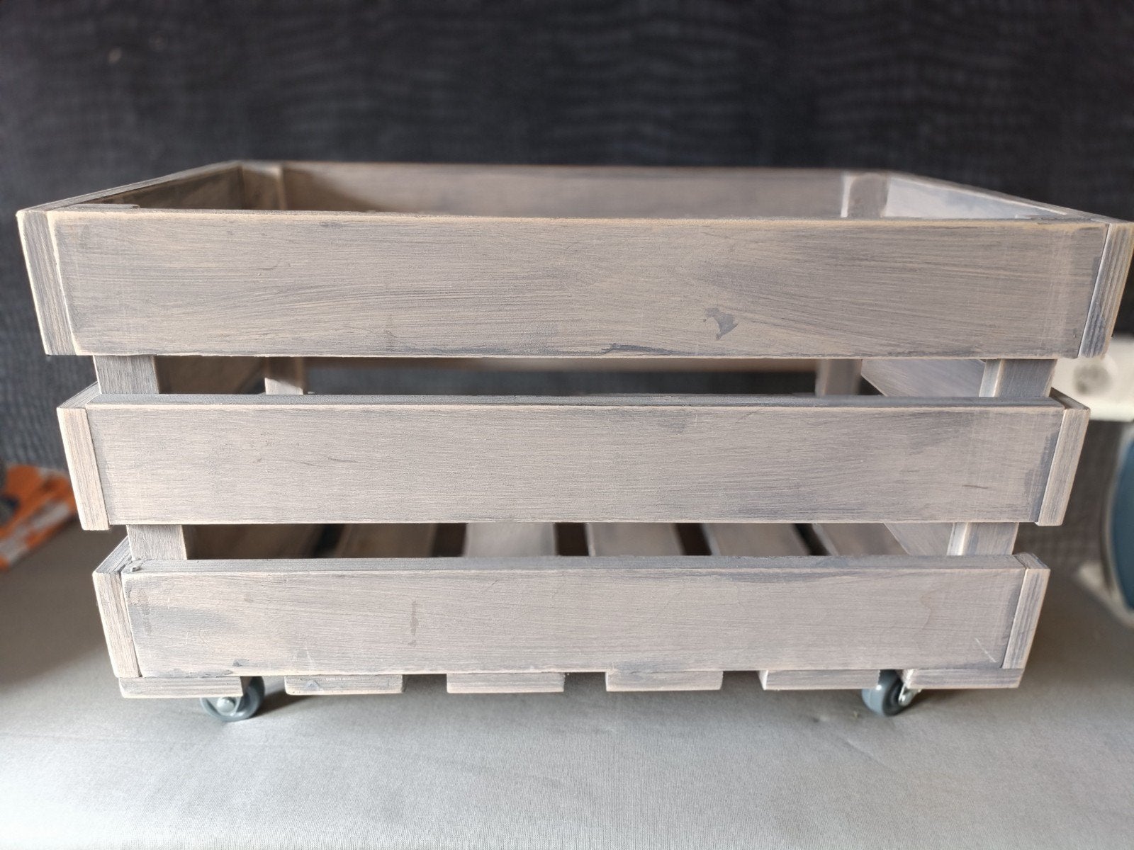 Handgemaakte houten kratten met wieltjes, Ophalen, Nieuw, Grijs, Hout