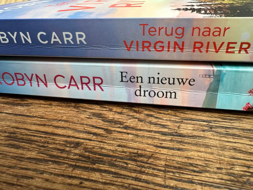Robyn Carr: 2 titels, Ophalen of Verzenden, Zo goed als nieuw