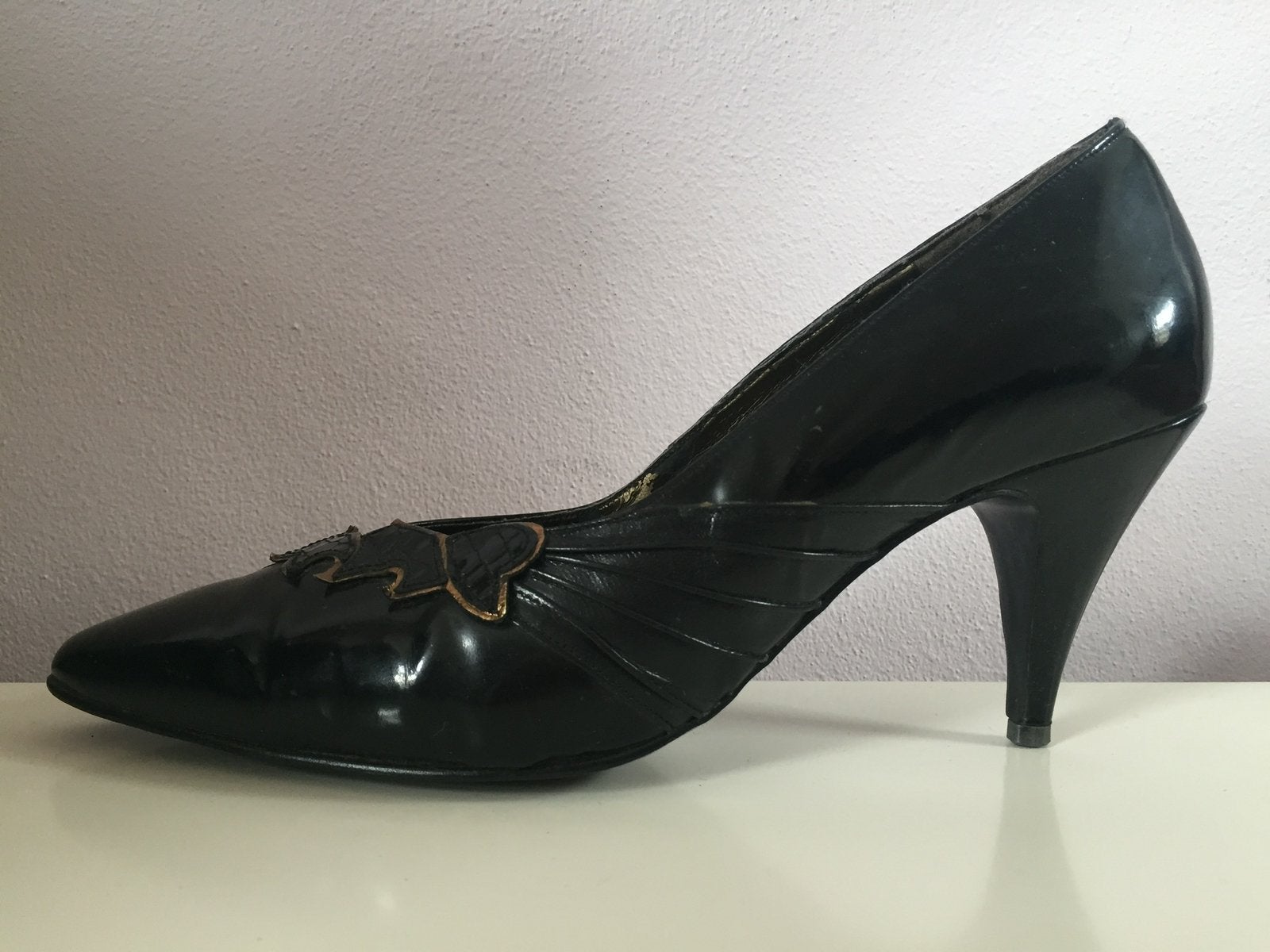 Zwarte 39,5 Bally leren lakpumps egf bloemen, Pumps, Zwart, Ophalen of Verzenden, Zo goed als nieuw