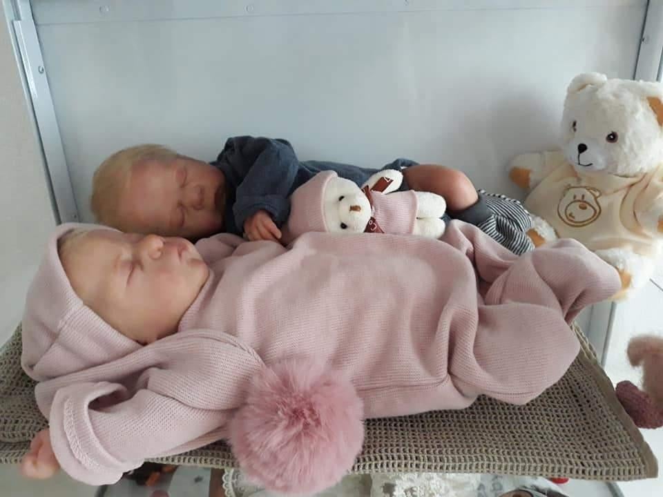 Reborn tweeling baby's van Cassie Brace Pip & Pippie, Ophalen of Verzenden, Zo goed als nieuw, Babypop, Levensecht of Reborn