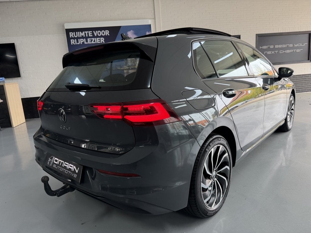 Volkswagen Golf 1.5 eTSI Life PANO MASSAGE TREKHAAK IQ, Dealer onderhouden, 4 cilinders, 150 pk, Alcantara