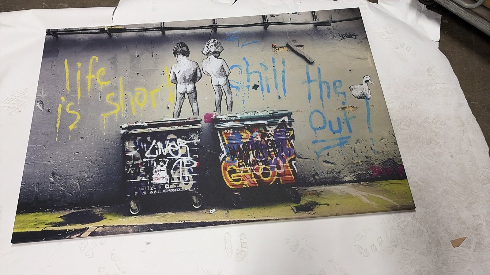 Banksy stijl schilderij 'Life is Short' 150x100 cm, Overig onderwerp, Ophalen of Verzenden, Print, Op houten frame