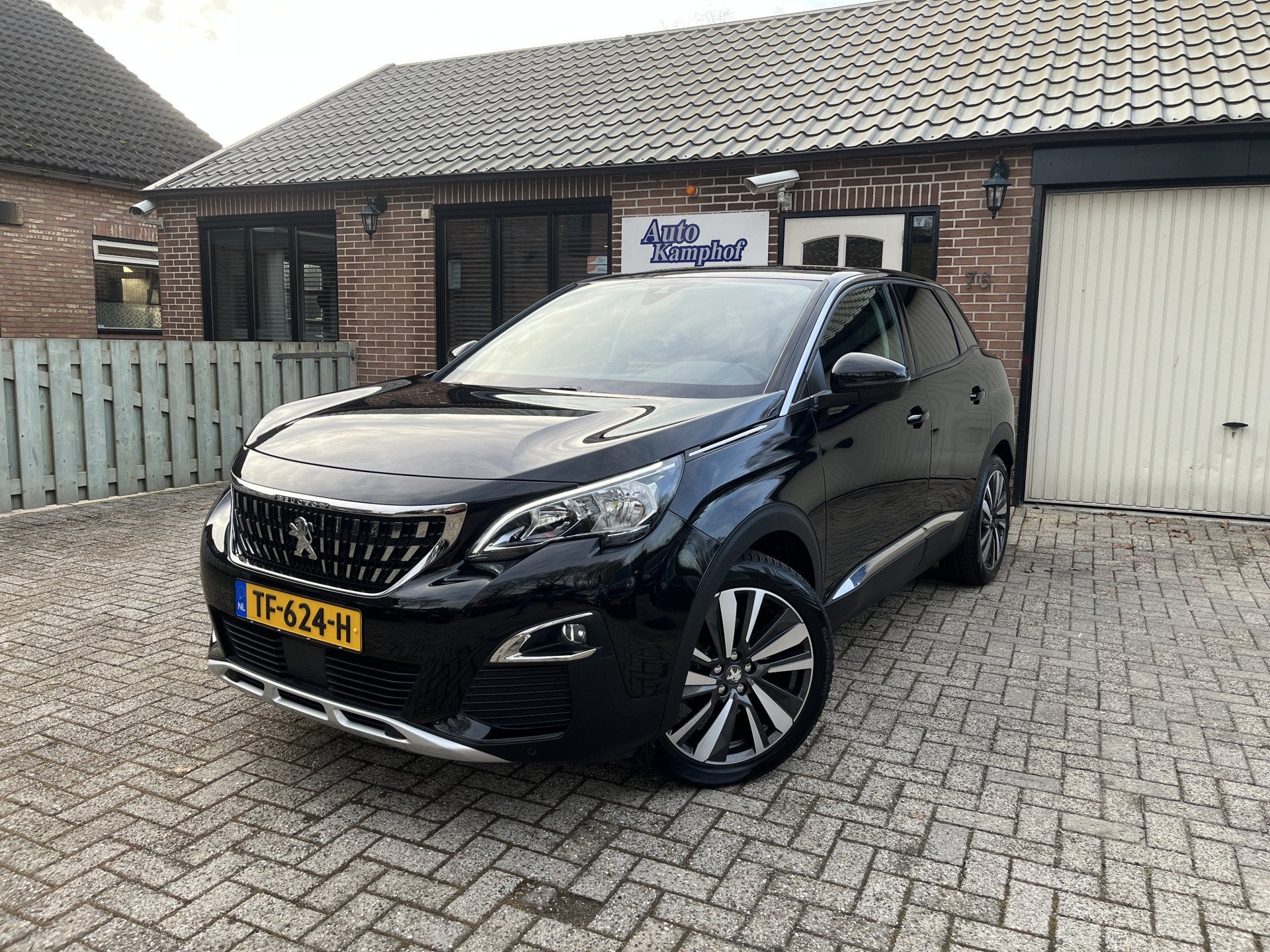 Peugeot 3008 1.2 PureTech Blue Lease Premium Leer Trekhaak, Auto's, Gebruikt, 1199 cc, Zwart, Bedrijf