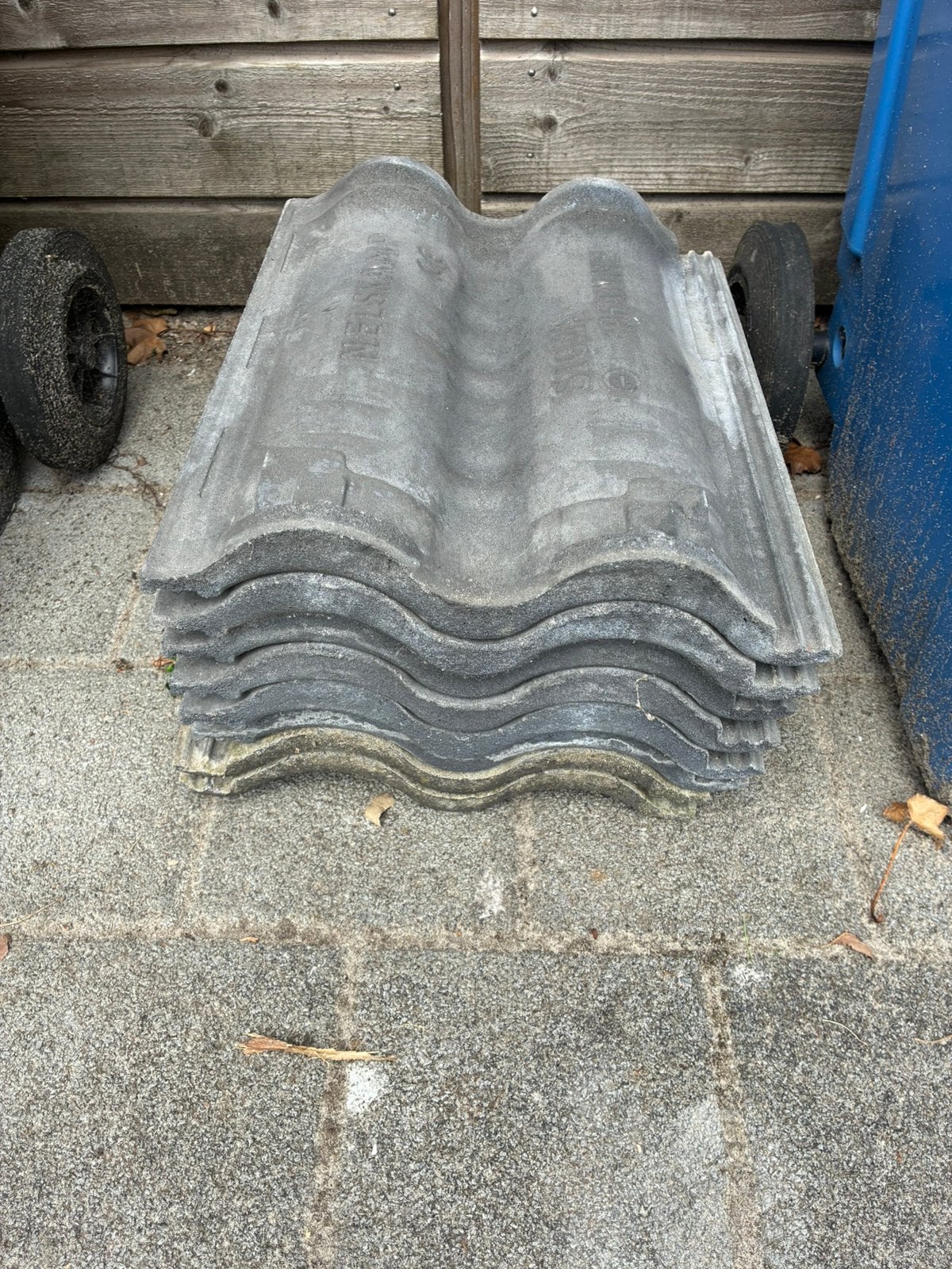 8 Dakpannen gratis ophalen, Steen of Klei, Ophalen of Verzenden, Zo goed als nieuw, 15 m² of meer