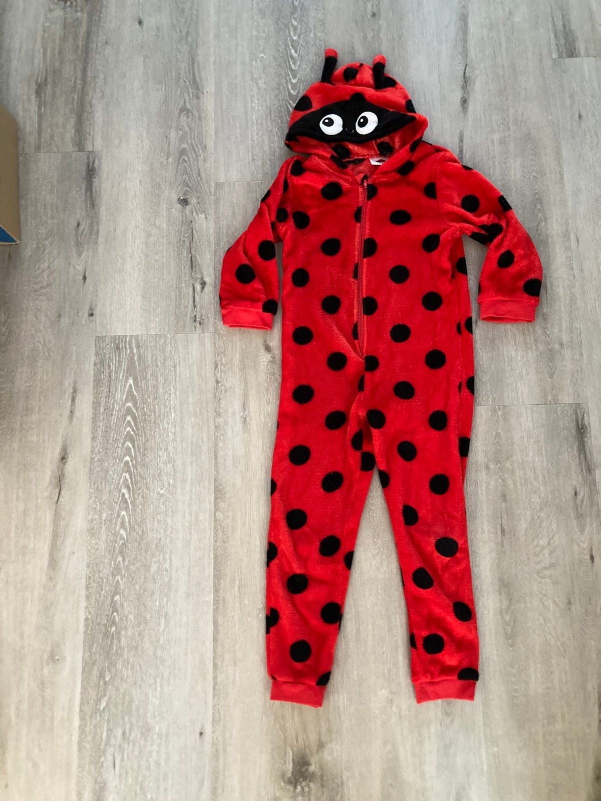 Onesie maat 122/128 lieveheersbeestje, Kinderen en Baby's, Ophalen of Verzenden, Zo goed als nieuw, Jongen of Meisje