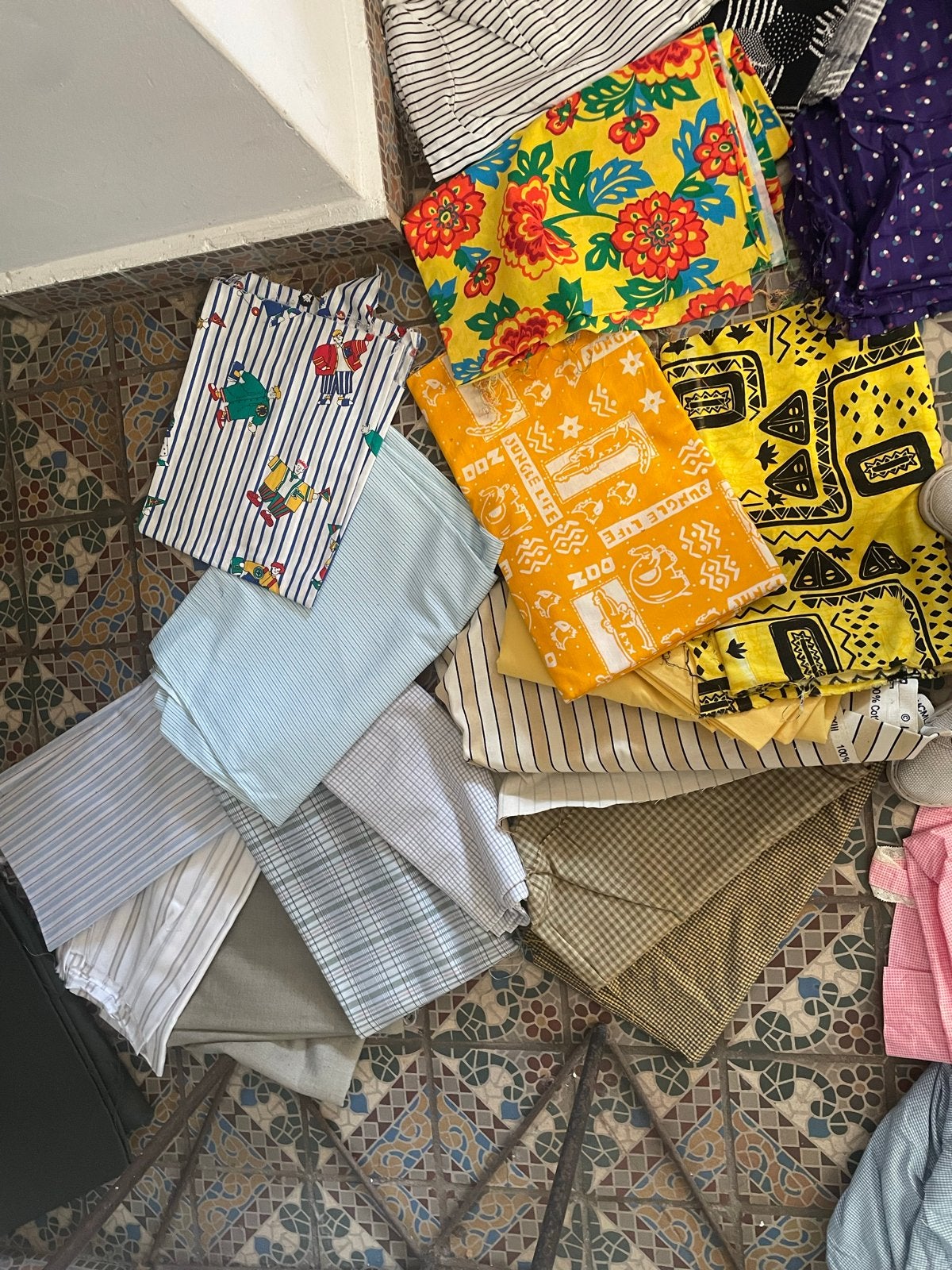 Stoffenpakket kopen voor opleiding Indonesië, Meerkleurig, 120 cm of meer, Ophalen of Verzenden, Katoen