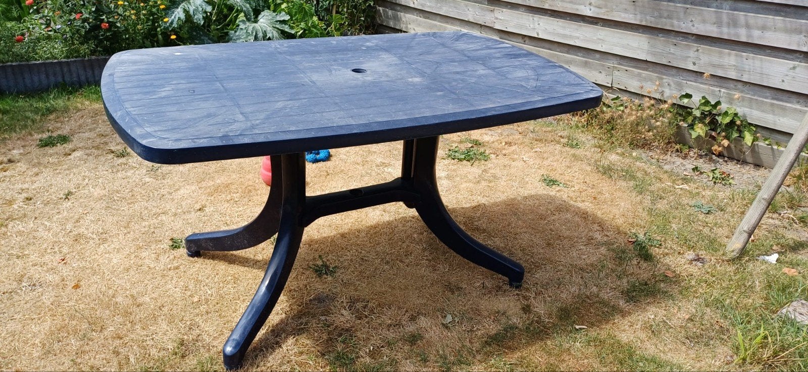 Gebruikte kunststof tuintafel Curver- 136x83, 74 cm hoog, Tuin en Terras, Tuintafels, Ophalen, Gebruikt, Rechthoekig, Kunststof