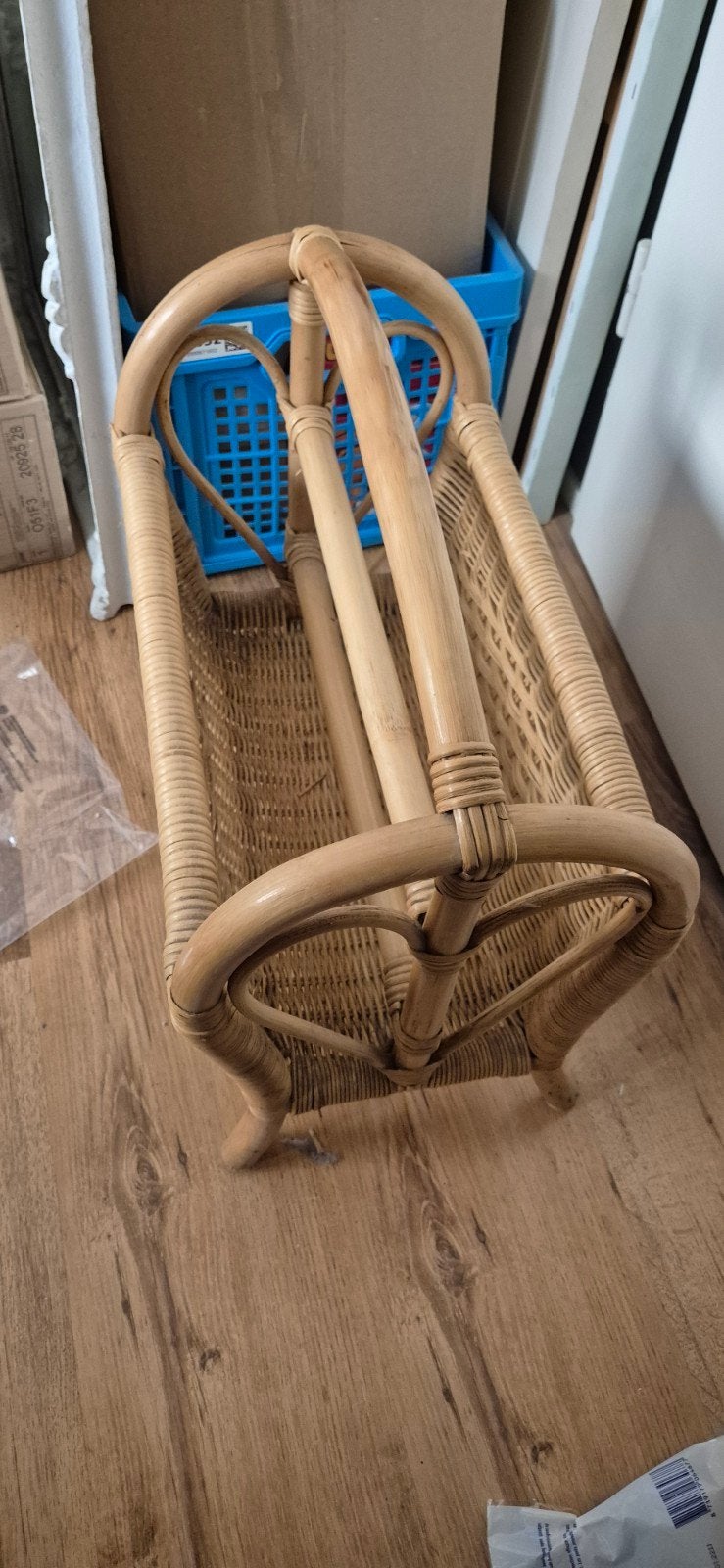 Vintage rotan lectuurmand, Ophalen