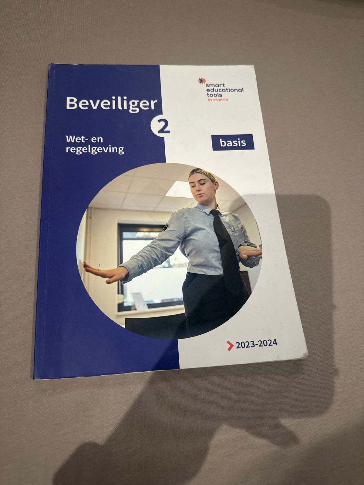 Beveiliger 2: Wet- en regelgeving, Boeken, Ophalen of Verzenden, Zo goed als nieuw, MBO