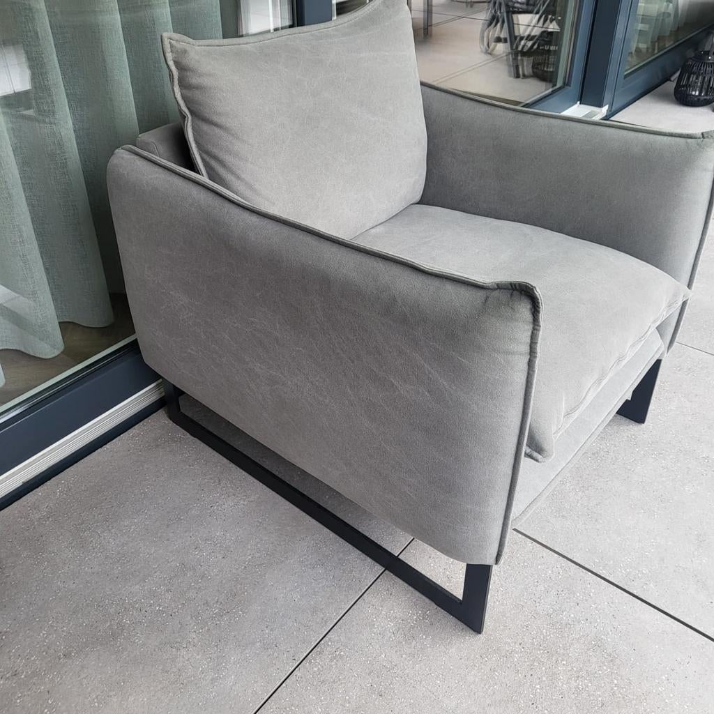 Licht grijs blauwe fauteuil met stalen beugel poten, Ophalen, 75 tot 100 cm, Eenpersoons, Minder dan 150 cm