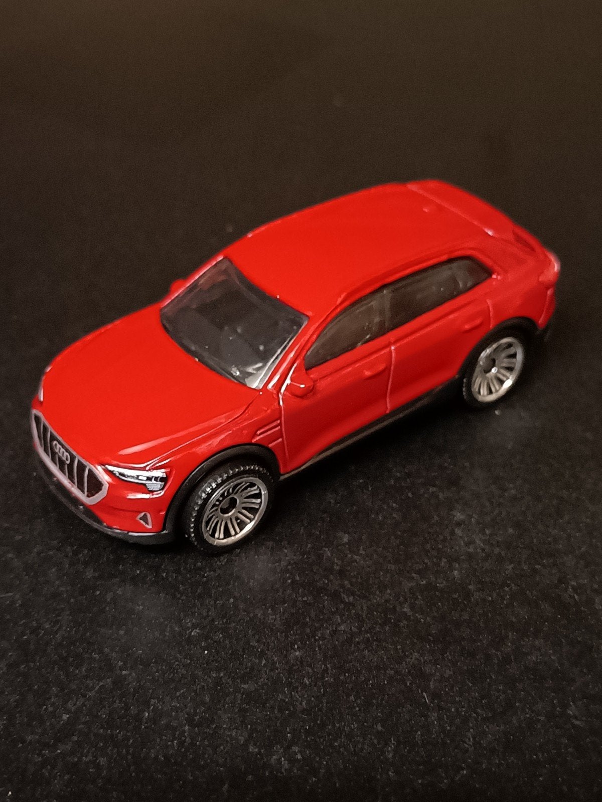 matchbox Audi E-Tron Quattro - Rood, Ophalen of Verzenden, Zo goed als nieuw, Auto