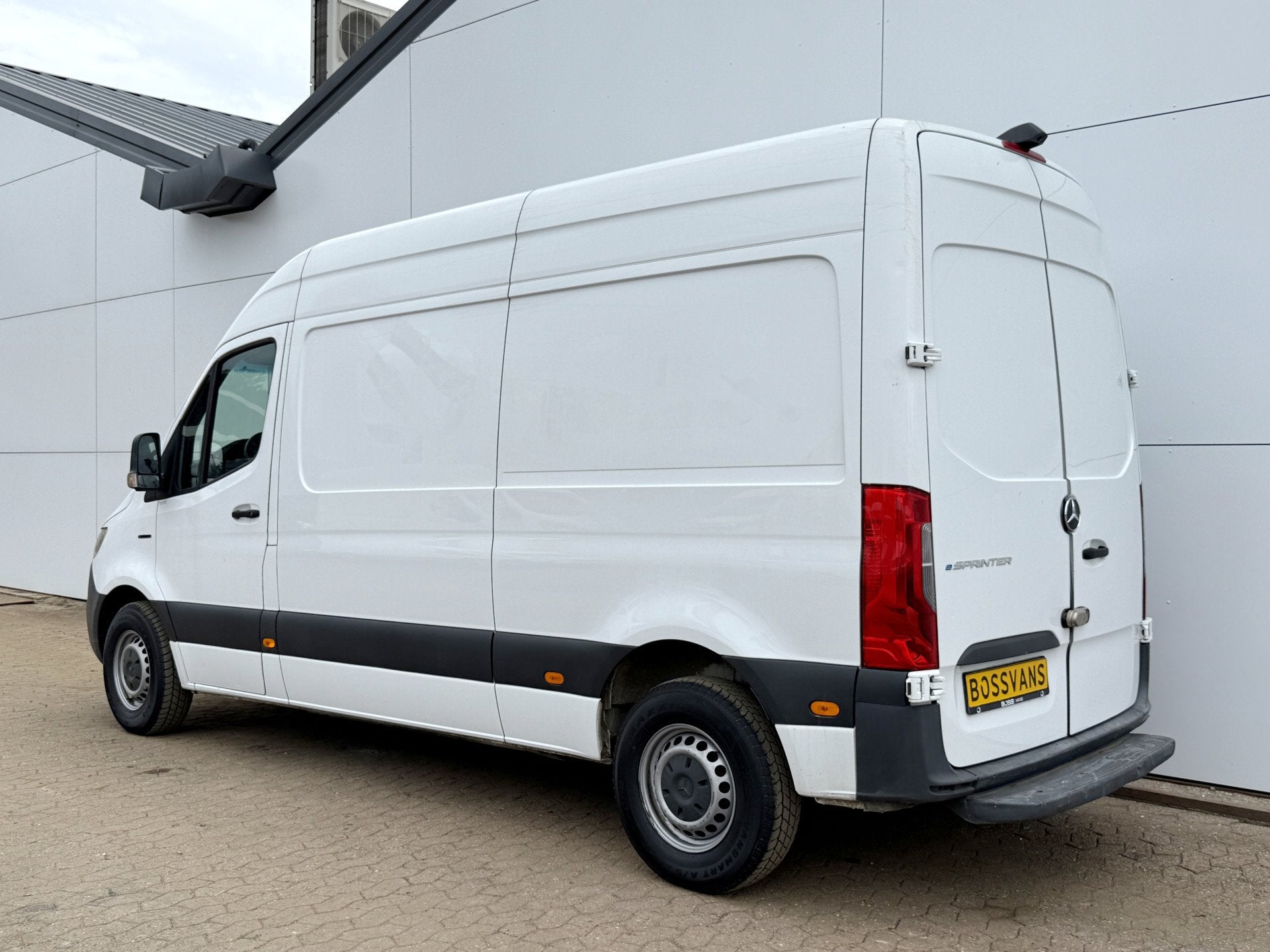 Mercedes-Benz eSprinter 312 55kWh L2H2 Elektrisch 168km WLTP, Auto's, Stof, Gebruikt, Zwart, 116 pk