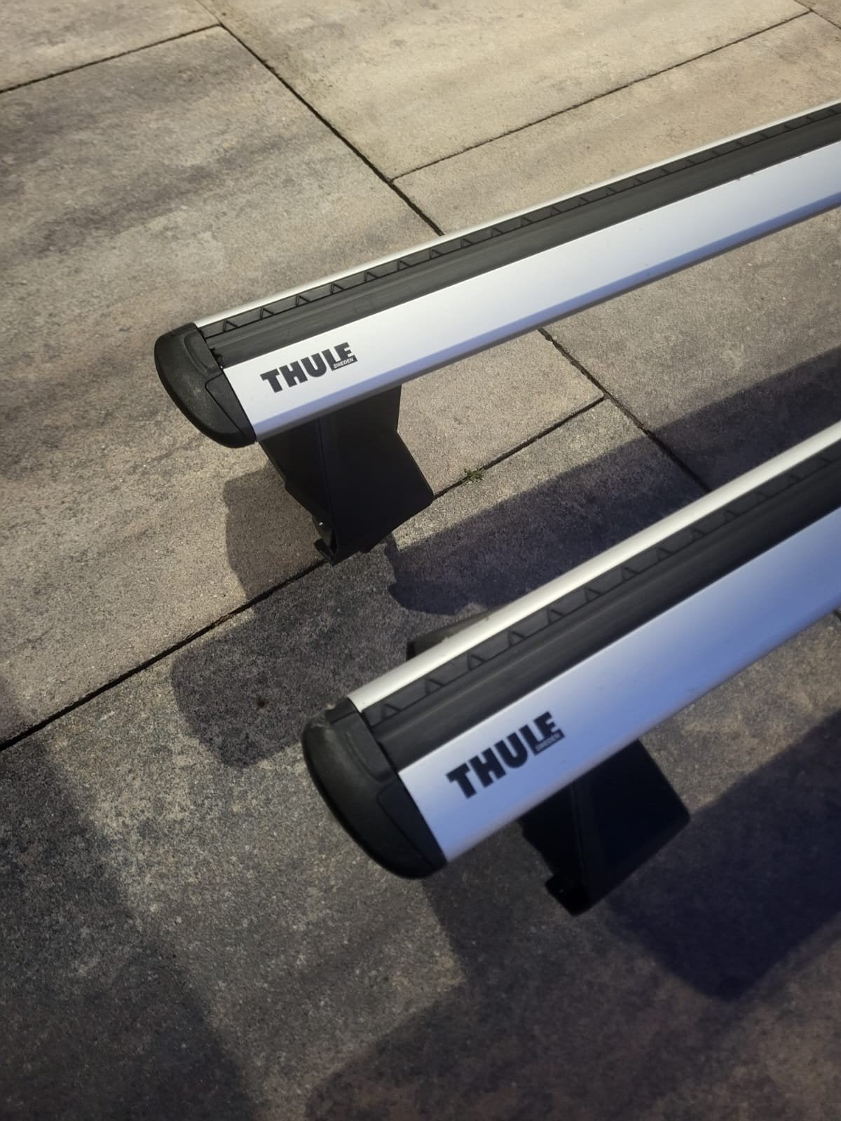 Thule Wingbar Evo 127 complete set voor glad dak, Ophalen, Zo goed als nieuw