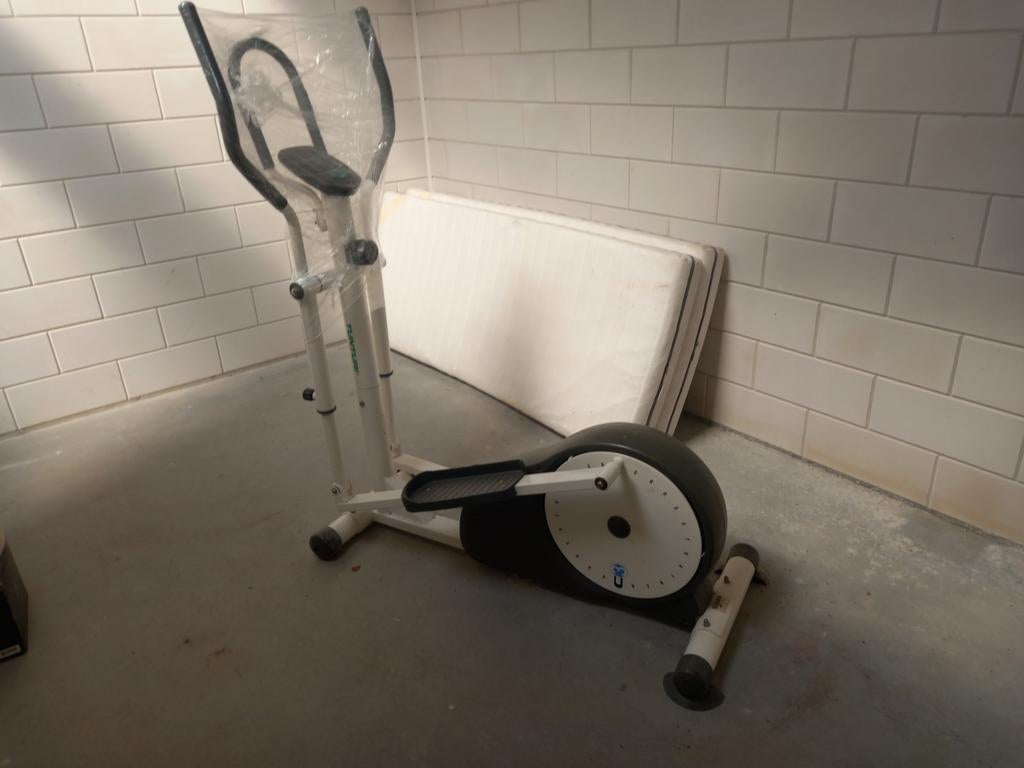 Te koop , bijna niet gebruikte crosstrainer Tunturi C3, Ophalen, Zo goed als nieuw, Benen, Crosstrainer