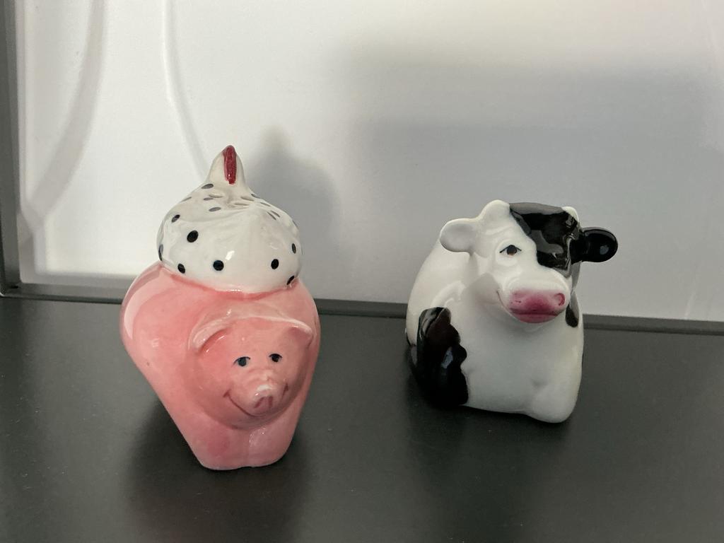 Peper en zout set varken en koe, Ophalen of Verzenden, Steen/keramiek, Meerkleurig, Overige typen