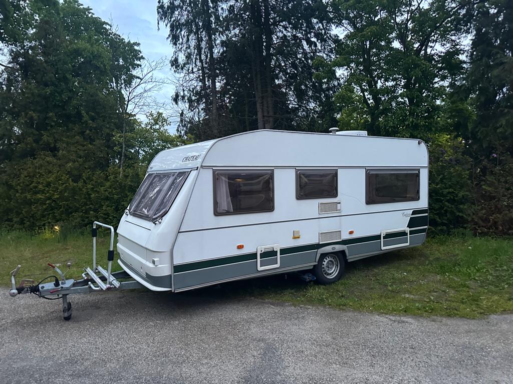 Chateau Calista 490 met Mover Airco Voortent BJ:1999, Caravans en Kamperen, Caravans, Chateau, Rondzit, Bedrijf, 750 - 1000 kg