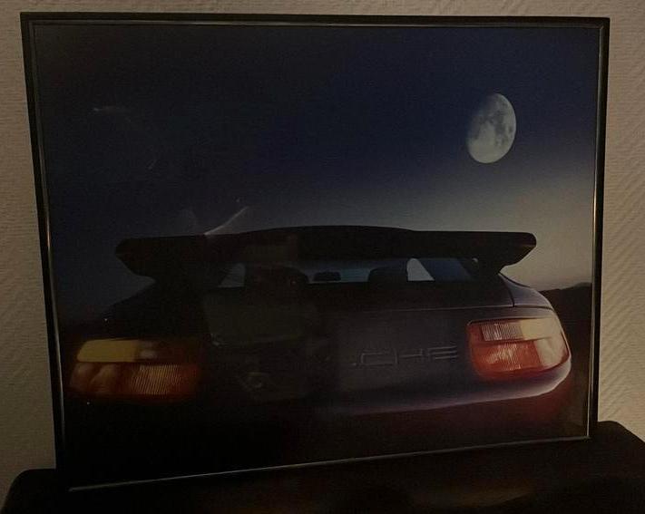 Een porsche auto in de nacht, Ophalen