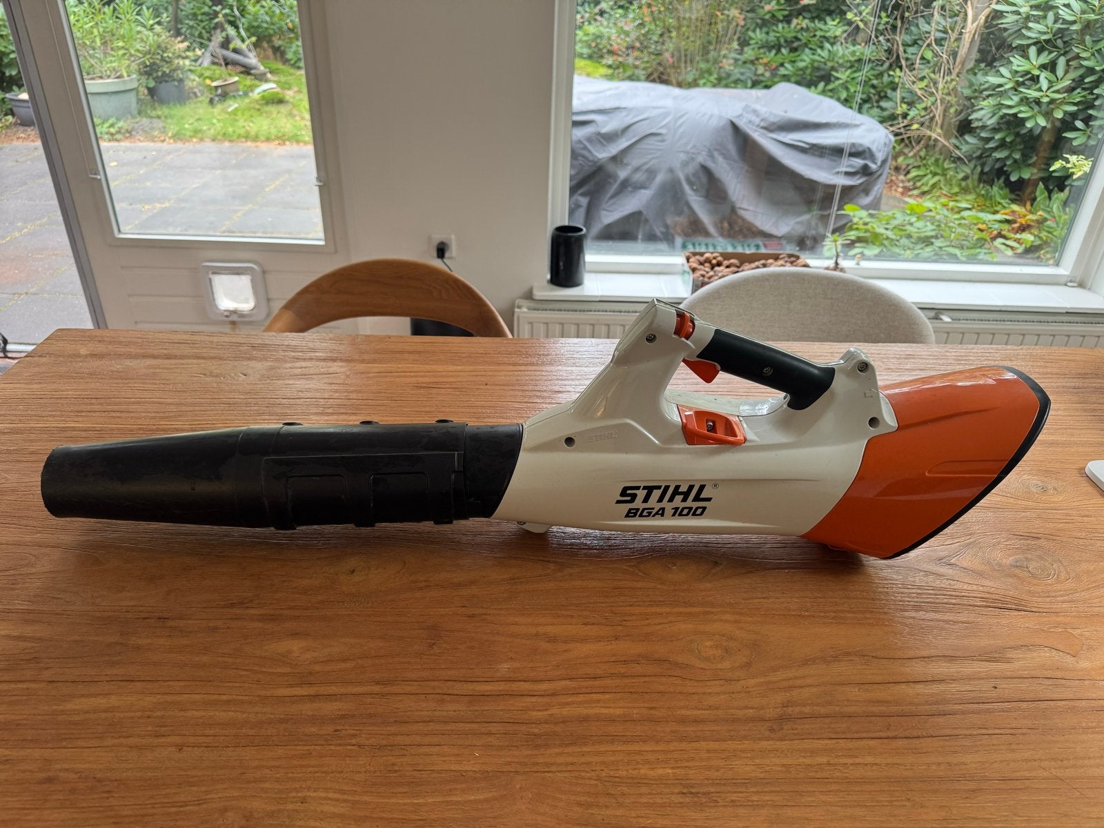 Stihl BGA 100 Accu Bladblazer - Zo goed als nieuw, Tuin en Terras, Ophalen of Verzenden, Zo goed als nieuw, Accu, Handgedragen