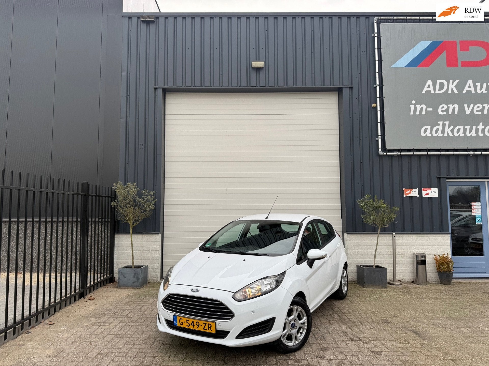 Ford Fiesta 1.0 EcoBoost TitaniumAUTOMAAT/STOELVERW/CRUISE/2, Auto's, Ford, Euro 5, Zwart, Wit, Bedrijf