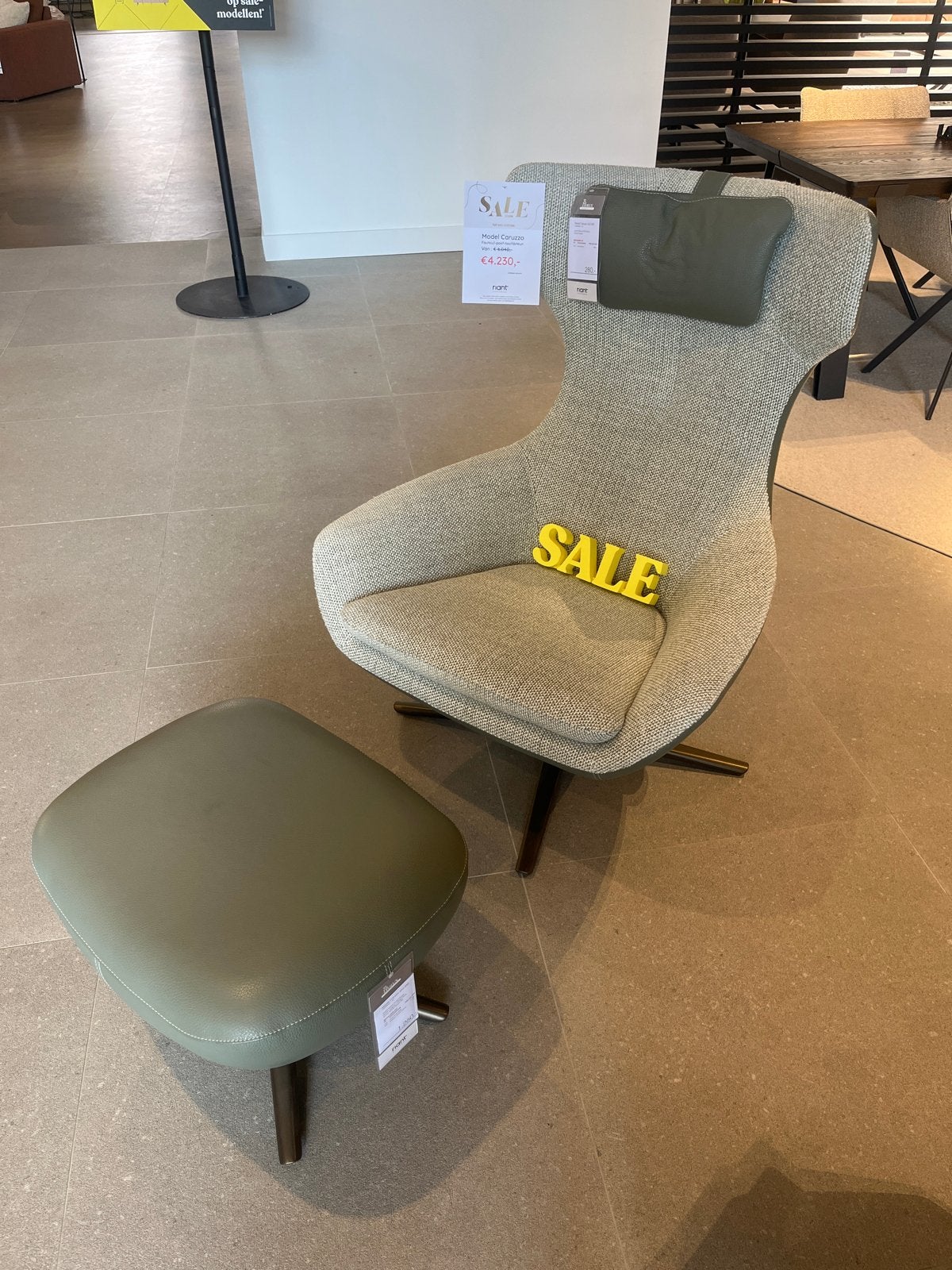 Leolux Caruzzo Fauteuil 662-100 met poef en hoofdkussen, Ophalen, Zo goed als nieuw, Leer, 75 tot 100 cm