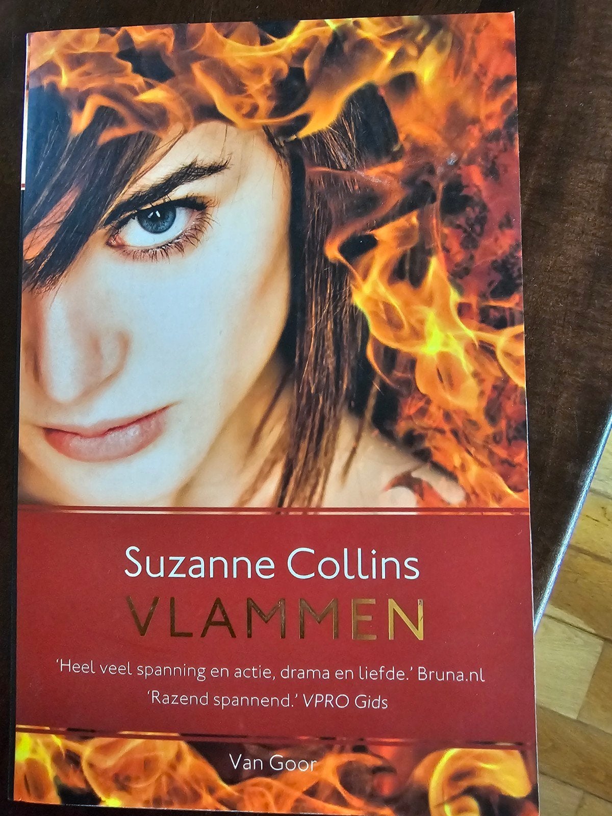Suzanne Collins - Vlammen, Ophalen of Verzenden, Zo goed als nieuw, Suzanne Collins