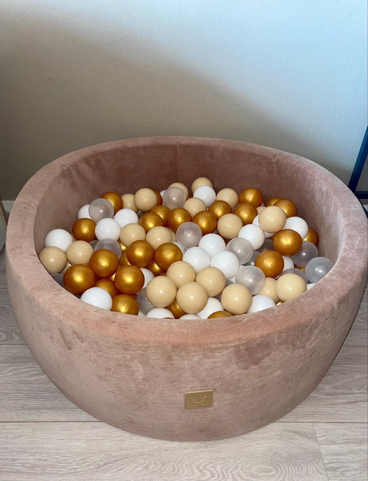 Meow Baby ballenbak beige velvet fluweel 90cm met ballen, Ophalen, Gebruikt, Overige typen