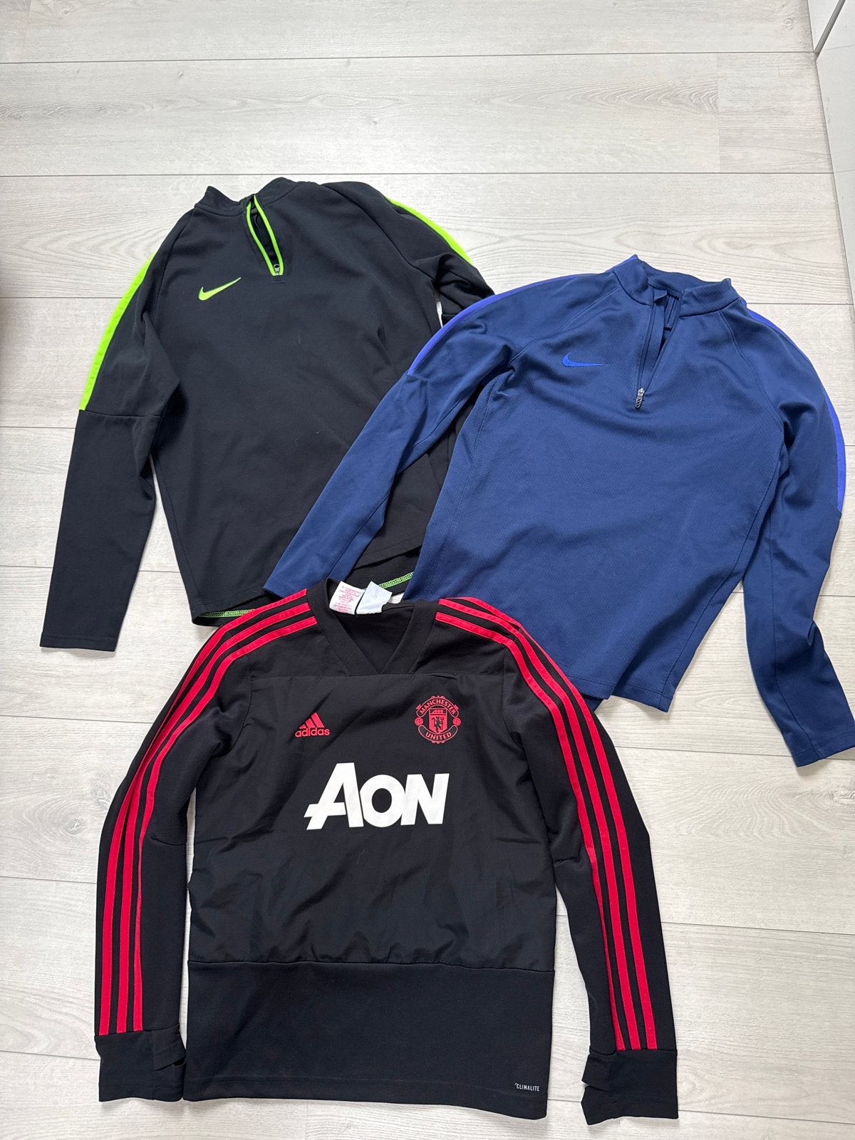 3x Nike & Adidas sportshirts/truien voor kinderen maat 152, Ophalen of Verzenden, Zo goed als nieuw, Sport- of Zwemkleding