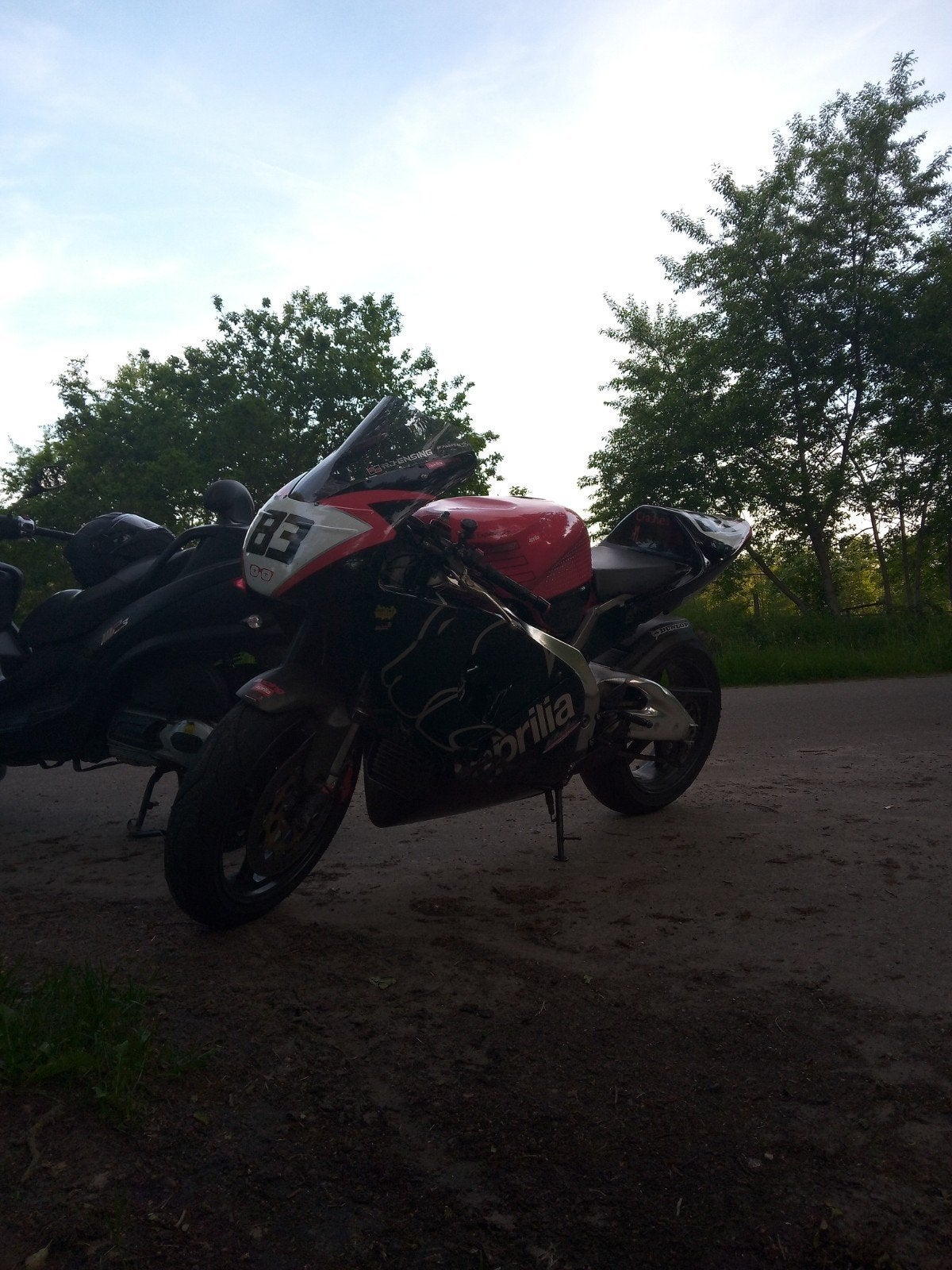 Aprilia RSV 1000cc Circuitmotor - Kapschade links, Ophalen of Verzenden