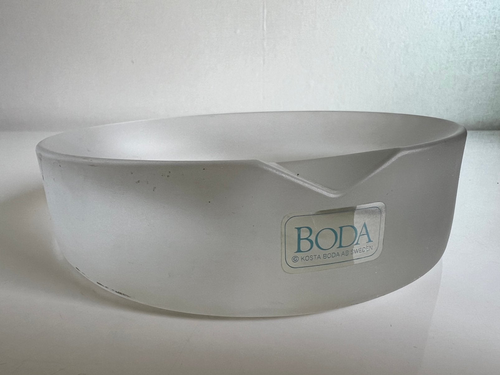 Zweeds Kosta Boda Frosted Glas Schaal Rolf Sinnemark, Ophalen of Verzenden, Schaal, Glas