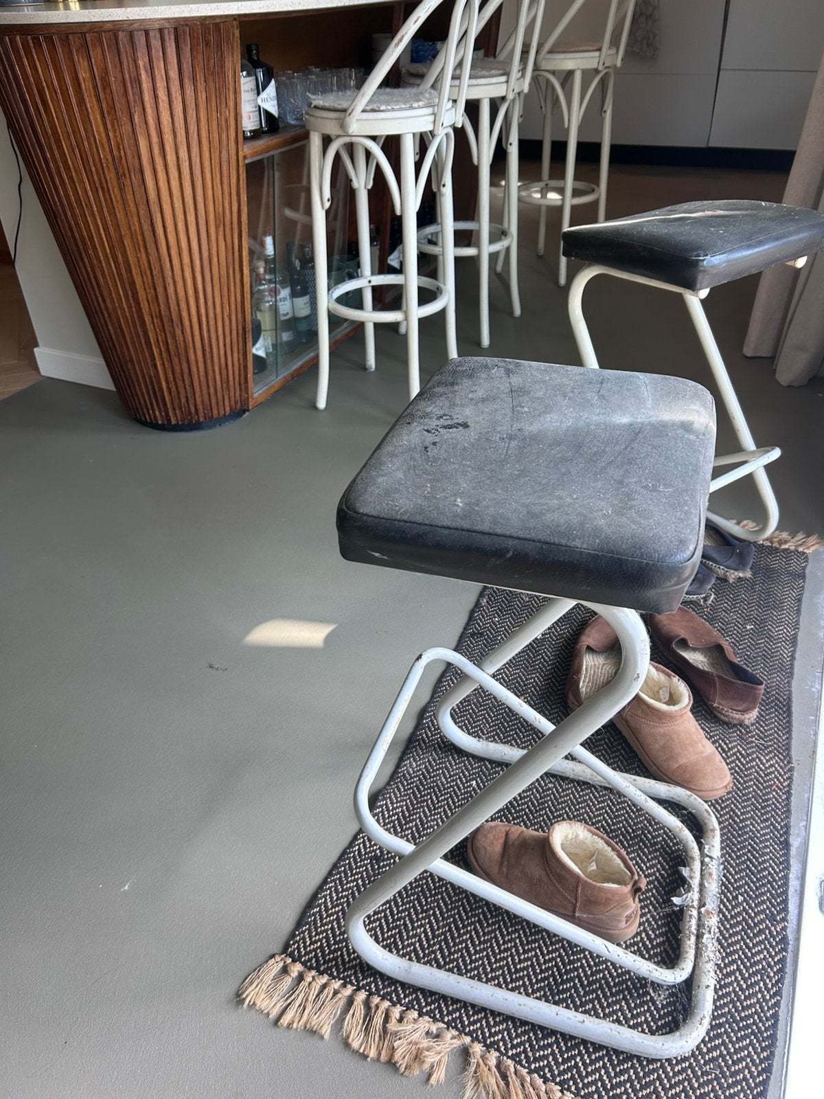 Barkrukken retro vintage laag model, opknappers, Huis en Inrichting, Barkrukken, 2 krukken, Ophalen, Zo goed als nieuw, 60 tot 90 cm
